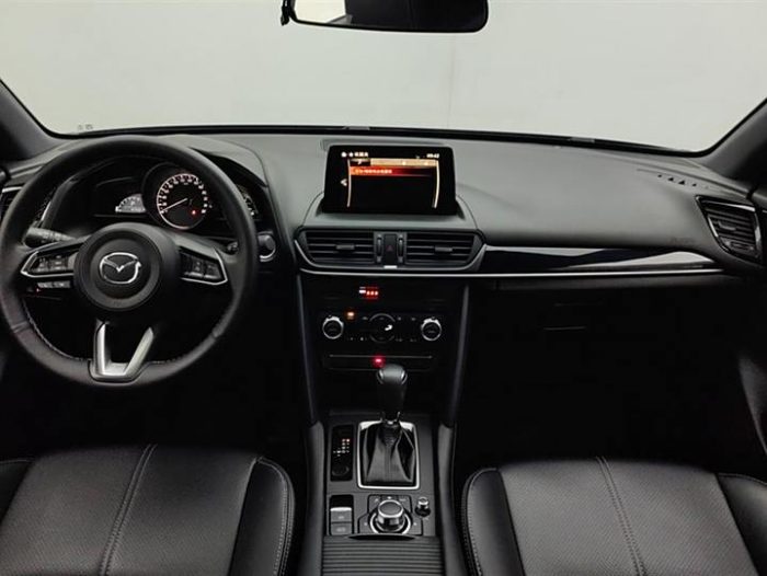 Mazda CX-4 2021 2.0L Automatic 2WD Blue Sky Explorer Edition, Сентябрь 2021 г., пробег 47300 км. (Б/у) Передний — изображение 6
