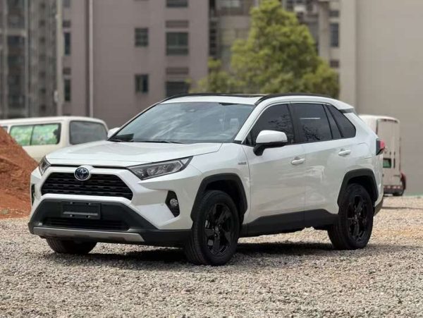 RAV4 Rongfang 2021 Dual Engine 2.5L E-CVT 4WD Elite PLUS Edition, Сентябрь 2021 г., пробег 45000 км. (Б/у) Передний
