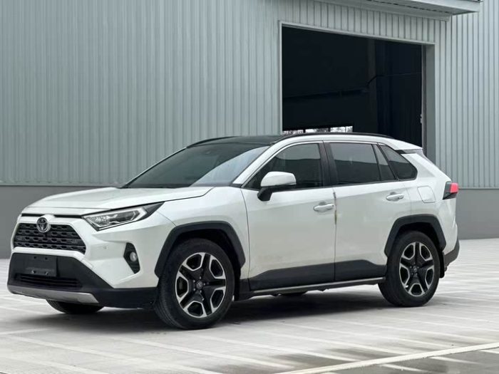 RAV4 2020 2.0L CVT 2WD Premium Edition, Октябрь 2020 г., пробег 47000 км. (Б/у) Передний