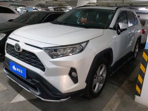 RAV4 2021 2.0L CVT 4WD Fashion PLUS Edition, Май 2021 г., пробег 31800 км. (Б/у) Передний