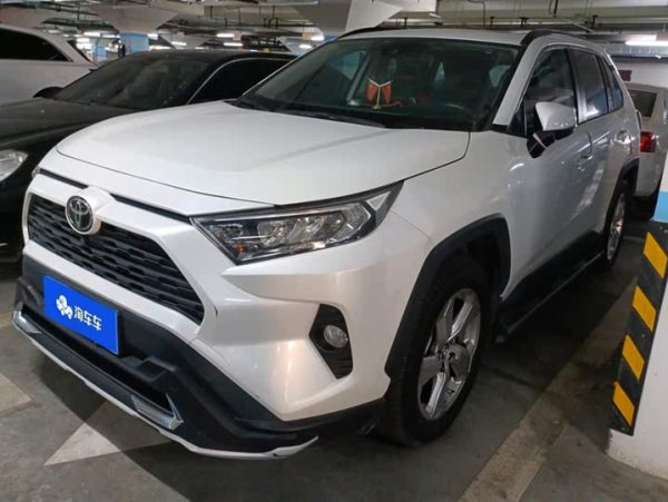RAV4 2021 2.0L CVT 4WD Fashion PLUS Edition, Май 2021 г., пробег 31800 км. (Б/у) Передний