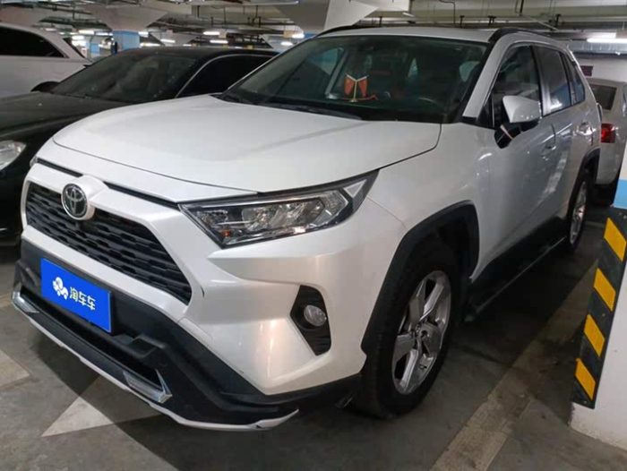 RAV4 2021 2.0L CVT 4WD Fashion PLUS Edition, Май 2021 г., пробег 31800 км. (Б/у) Передний