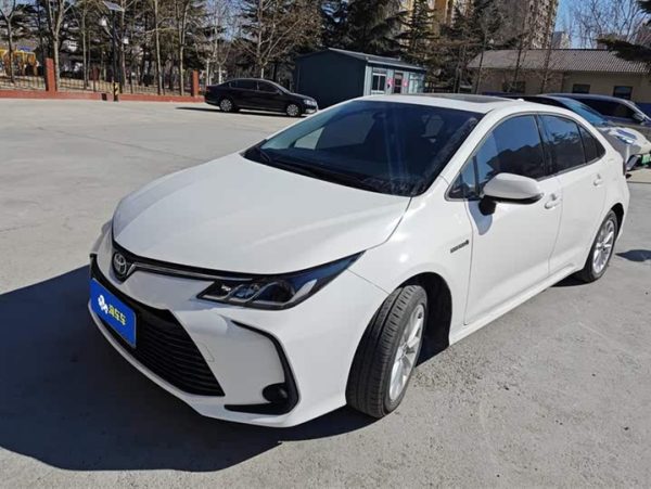 Corolla 2021 Hybrid 1.8L E-CVT Elite Edition, Февраль 2022 г., пробег 20700 км. (Б/у) Передний