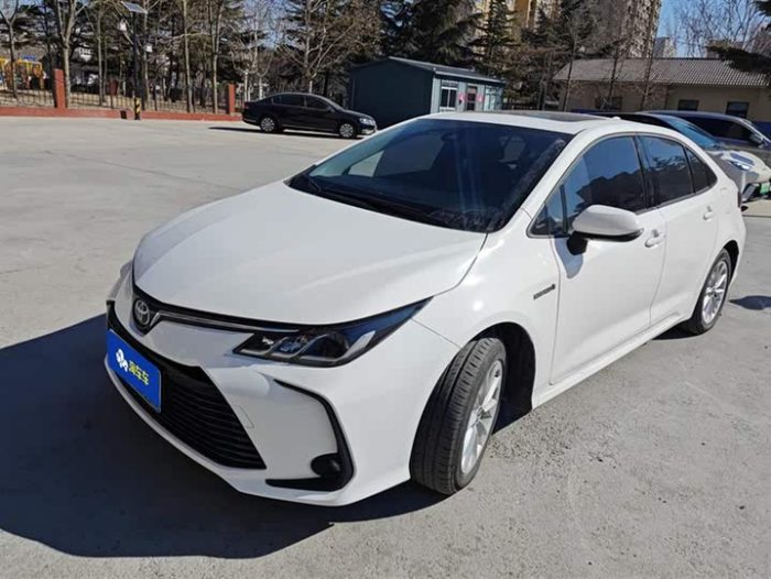 Corolla 2021 Hybrid 1.8L E-CVT Elite Edition, Февраль 2022 г., пробег 20700 км. (Б/у) Передний