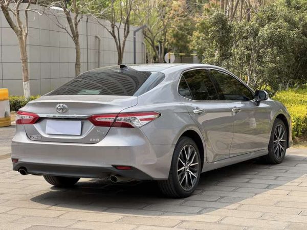 Camry 2023 2.5G Luxury Edition, Октябрь 2022 г., пробег 20000 км. (Б/у) Передний — изображение 2