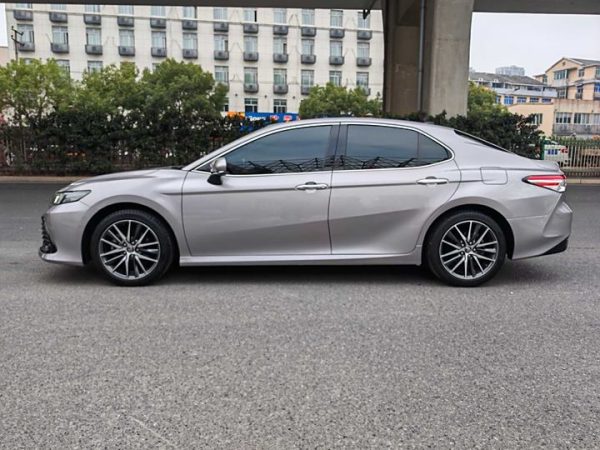Camry 2021 2.5Q Flagship Edition, Март 2022 г., пробег 30000 км. (Б/у) Передний — изображение 2