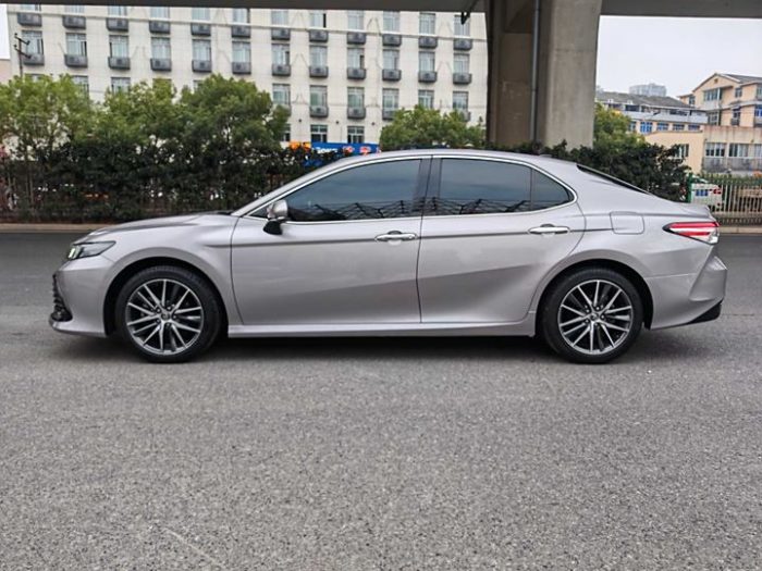 Camry 2021 2.5Q Flagship Edition, Март 2022 г., пробег 30000 км. (Б/у) Передний — изображение 2