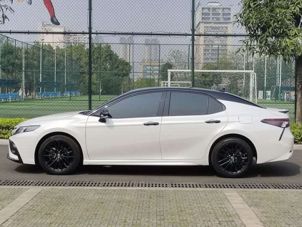 Camry 2022 2.5S Cavalier Edition, Апрель 2023 г., пробег 27000 км. (Б/у) Передний — изображение 2