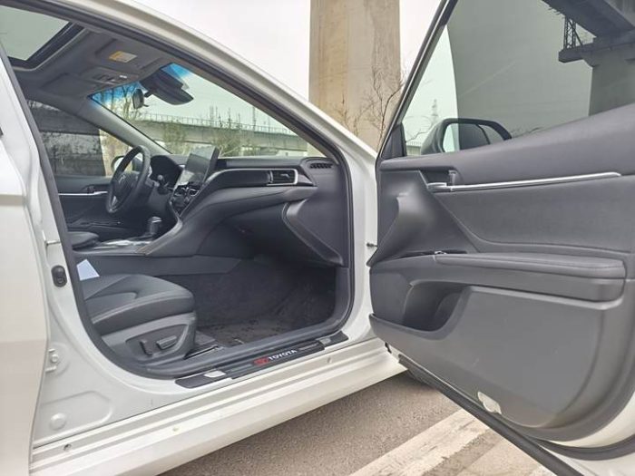 Camry 2023 2.0G Luxury Edition, Апрель 2023 г., пробег 17000 км. (Б/у) Передний — изображение 2