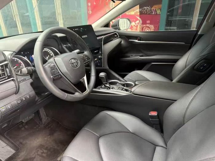 Camry 2023 2.0G Luxury Edition, Апрель 2023 г., пробег 30000 км. (Б/у) Передний — изображение 2