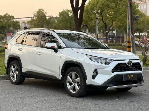 RAV4 Rongfang 2021 2.0L CVT 2WD Fashion Edition, Июль 2021 г., пробег 20000 км. (Б/у) Передний — изображение 2