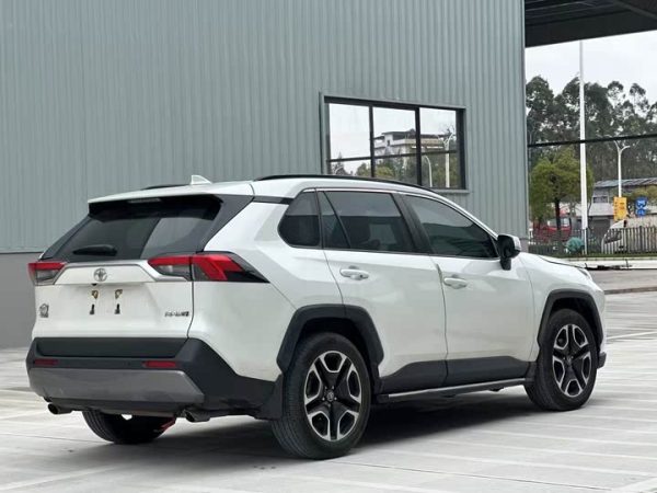 RAV4 2020 2.0L CVT 2WD Premium Edition, Октябрь 2020 г., пробег 47000 км. (Б/у) Передний — изображение 2