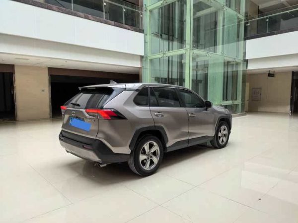RAV4 Rongfang 2022 2.0L CVT 2WD Fashion Plus Edition, Август 2022 г., пробег 20000 км. (Б/у) Передний — изображение 2