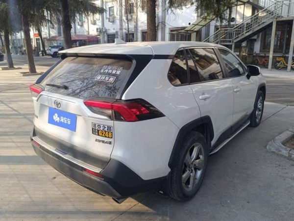 RAV4 Rongfang 2021 2.0L CVT 2WD Fashion Edition, Март 2022 г., пробег 32000 км. (Б/у) Передний — изображение 2