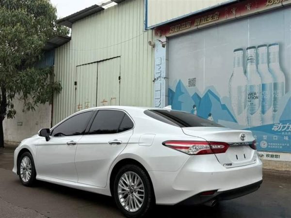 Camry 2021 2.0G Luxury Edition, Май 2021 г., пробег 90000 км. (Б/у) Передний — изображение 3