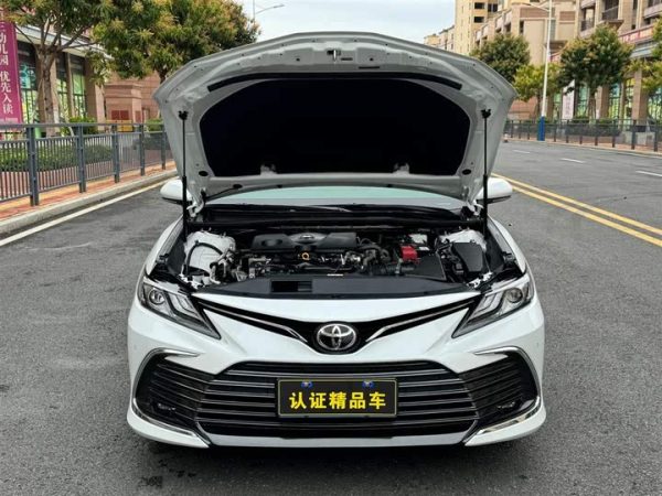 Camry 2022 2.0GVP Leading Edition, Декабрь 2022 г., пробег 27000 км. (Б/у) Передний — изображение 3