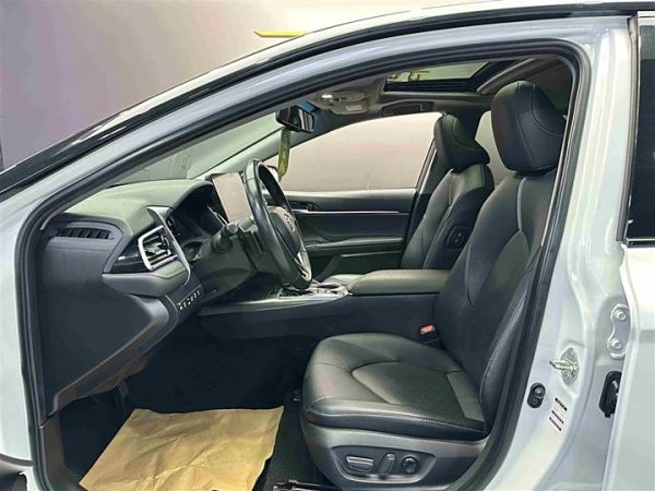 Camry 2022 2.5S Cavalier Edition, Сентябрь 2022 г., пробег 53000 км. (Б/у) Передний — изображение 3