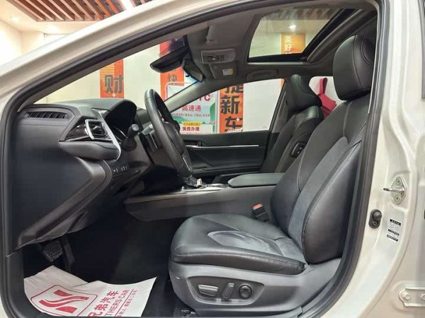 Camry 2021 2.0S Fengshang Edition, Май 2021 г., пробег 46600 км. (Б/у) Передний — изображение 3