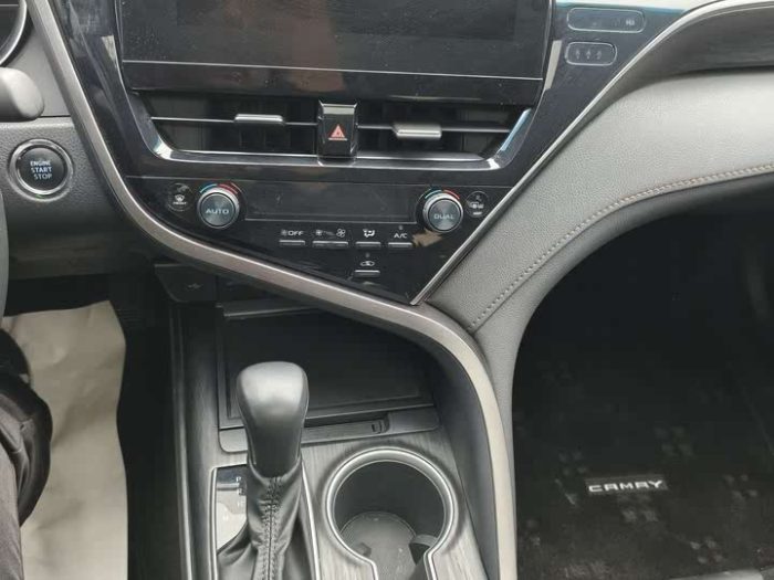 Camry 2023 2.0G Luxury Edition, Апрель 2023 г., пробег 17000 км. (Б/у) Передний — изображение 3