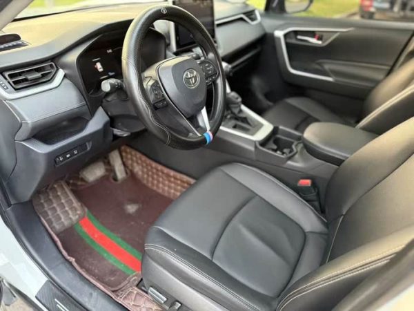 RAV4 Rongfang 2021 2.0L CVT 2WD Fashion Edition, Июль 2021 г., пробег 20000 км. (Б/у) Передний — изображение 3