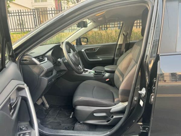 RAV4 Rongfang 2021 2.0L CVT 2WD Urban Edition, Июль 2021 г., пробег 59000 км. (Б/у) Передний — изображение 3