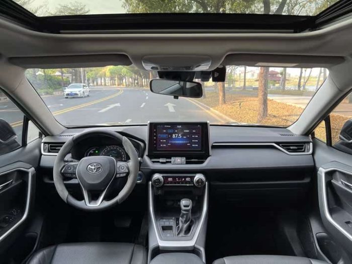 RAV4 Rongfang 2021 Dual Engine 2.5L E-CVT 2WD Elite Edition, Март 2021 г., пробег 54000 км. (Б/у) Передний — изображение 3