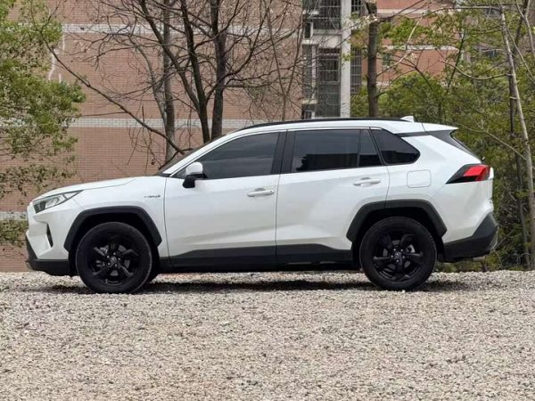 RAV4 Rongfang 2021 Dual Engine 2.5L E-CVT 4WD Elite PLUS Edition, Сентябрь 2021 г., пробег 45000 км. (Б/у) Передний — изображение 3