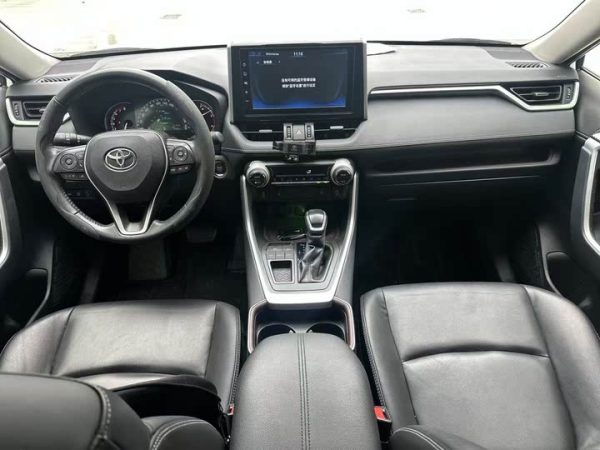 RAV4 2020 2.0L CVT 2WD Premium Edition, Октябрь 2020 г., пробег 47000 км. (Б/у) Передний — изображение 3