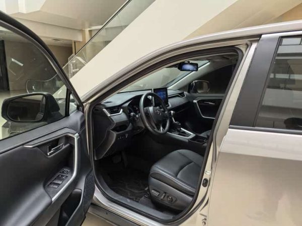 RAV4 Rongfang 2022 2.0L CVT 2WD Fashion Plus Edition, Август 2022 г., пробег 20000 км. (Б/у) Передний — изображение 3