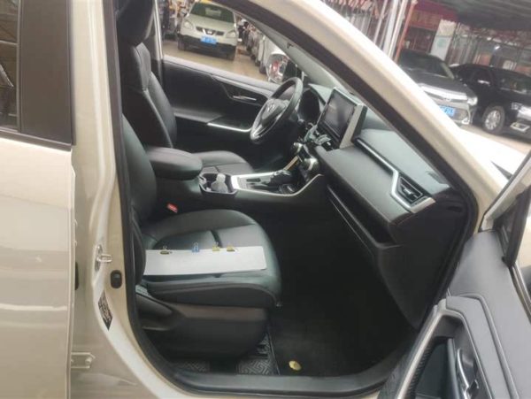 RAV4 Rongfang 2020 2.0L CVT 2WD Fashion PLUS Edition, Июнь 2020 г., пробег 76500 км. (Б/у) Передний — изображение 3