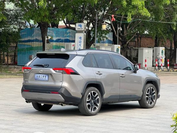 RAV4 Rongfang 2021 2.0L CVT 2WD Premium Edition, Июнь 2021 г., пробег 62000 км. (Б/у) Передний — изображение 3