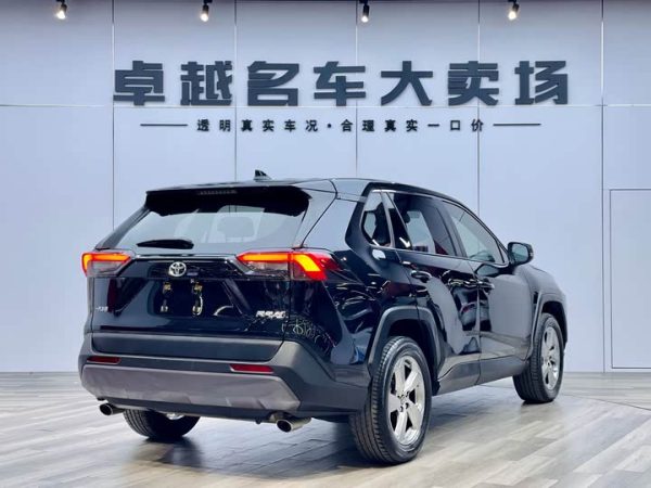 RAV4 Rongfang 2020 2.0L CVT 2WD Fashion PLUS Edition, Январь 2021 г., пробег 48000 км. (Б/у) Передний — изображение 3