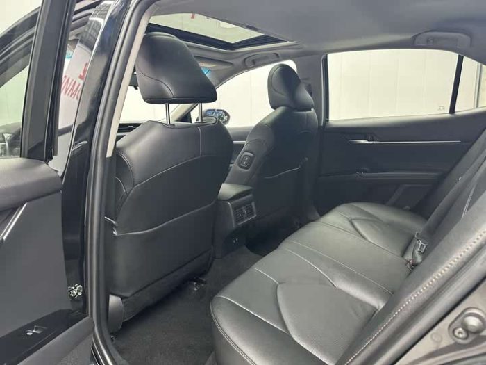 Camry 2021 2.0G Luxury Edition, Январь 2021 г., пробег 10000 км. (Б/у) Передний — изображение 4