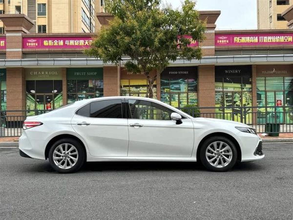 Camry 2022 2.0GVP Leading Edition, Декабрь 2022 г., пробег 27000 км. (Б/у) Передний — изображение 4