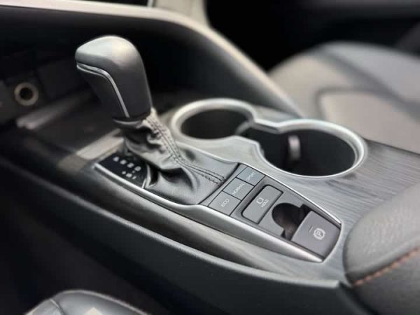 Camry 2023 2.5G Luxury Edition, Октябрь 2022 г., пробег 20000 км. (Б/у) Передний — изображение 4