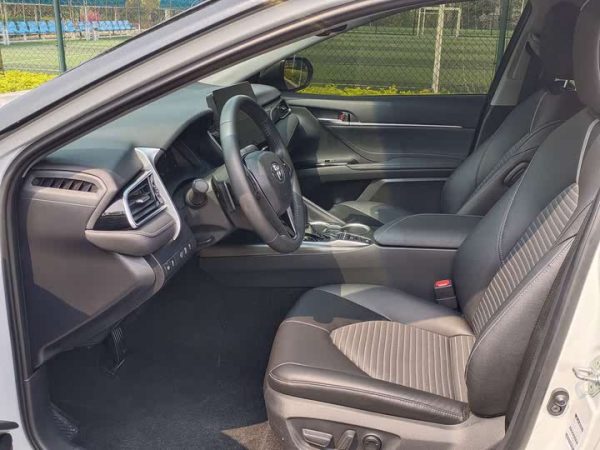 Camry 2022 2.5S Cavalier Edition, Апрель 2023 г., пробег 27000 км. (Б/у) Передний — изображение 4