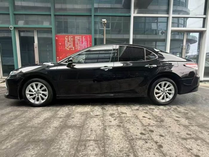 Camry 2023 2.0G Luxury Edition, Апрель 2023 г., пробег 30000 км. (Б/у) Передний — изображение 4