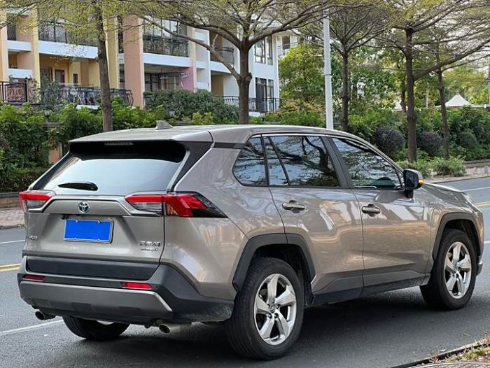 RAV4 Rongfang 2021 Dual Engine 2.5L E-CVT 2WD Elite Edition, Март 2021 г., пробег 54000 км. (Б/у) Передний — изображение 4