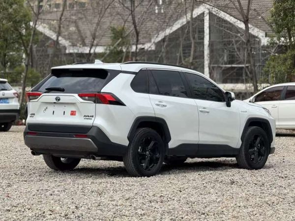 RAV4 Rongfang 2021 Dual Engine 2.5L E-CVT 4WD Elite PLUS Edition, Сентябрь 2021 г., пробег 45000 км. (Б/у) Передний — изображение 4