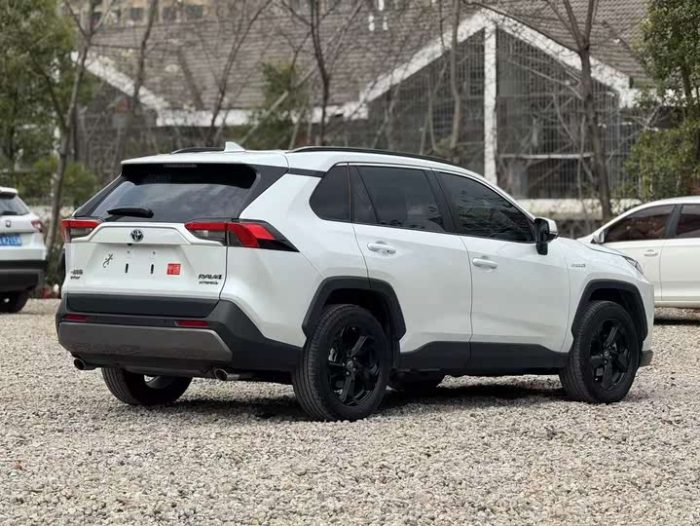 RAV4 Rongfang 2021 Dual Engine 2.5L E-CVT 4WD Elite PLUS Edition, Сентябрь 2021 г., пробег 45000 км. (Б/у) Передний — изображение 4