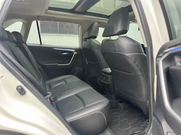 RAV4 2020 2.0L CVT 2WD Premium Edition, Октябрь 2020 г., пробег 47000 км. (Б/у) Передний — изображение 4