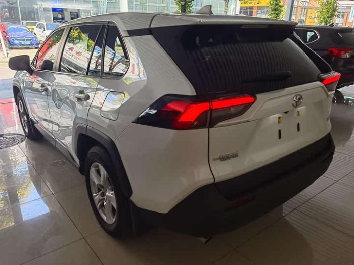 RAV4 Rongfang 2022 2.0L CVT 2WD Urban Edition, Апрель 2022 г., пробег 33000 км. (Б/у) Передний — изображение 4