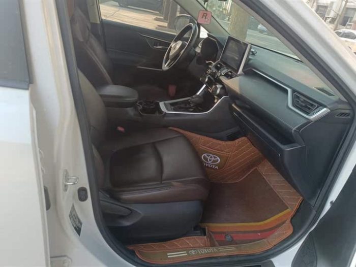 RAV4 Rongfang 2021 2.0L CVT 2WD Fashion Edition, Март 2022 г., пробег 32000 км. (Б/у) Передний — изображение 4