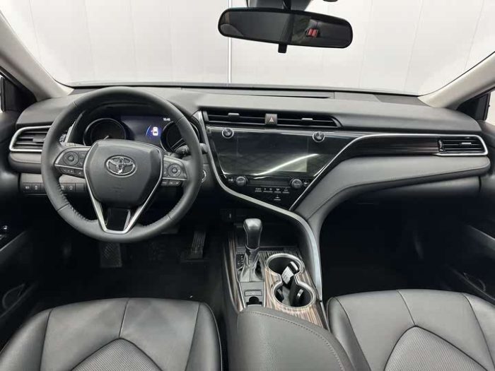 Camry 2021 2.0G Luxury Edition, Январь 2021 г., пробег 10000 км. (Б/у) Передний — изображение 5