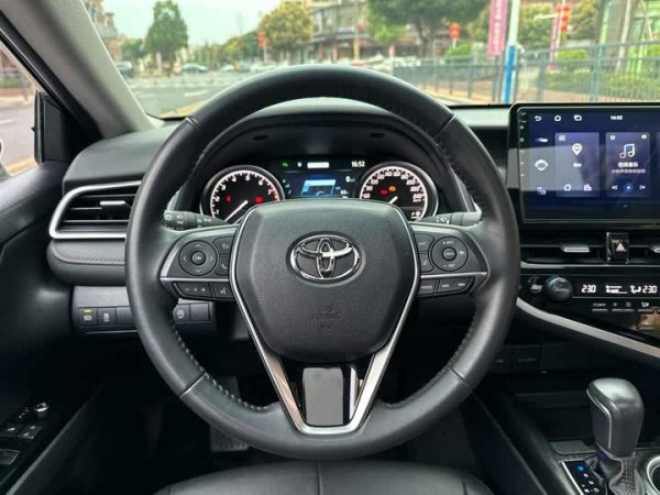 Camry 2022 2.0GVP Leading Edition, Декабрь 2022 г., пробег 27000 км. (Б/у) Передний — изображение 5