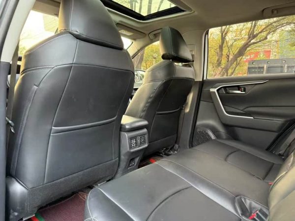 RAV4 Rongfang 2021 2.0L CVT 2WD Fashion Edition, Июль 2021 г., пробег 20000 км. (Б/у) Передний — изображение 5