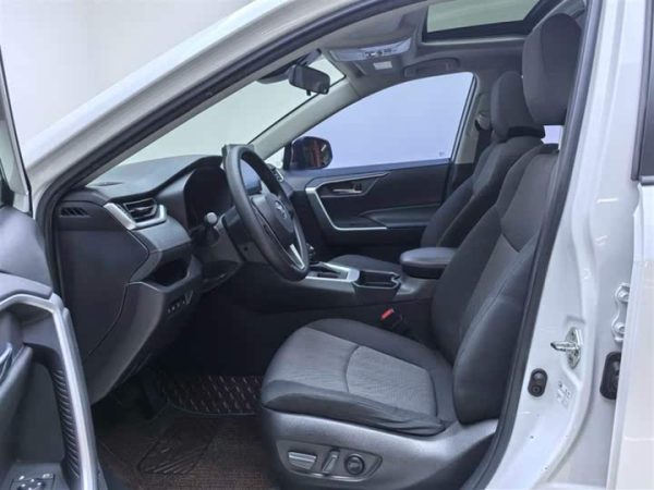 RAV4 Rongfang 2021 2.0L CVT 2WD Fashion Edition, Июнь 2021 г., пробег 49200 км. (Б/у) Передний — изображение 5
