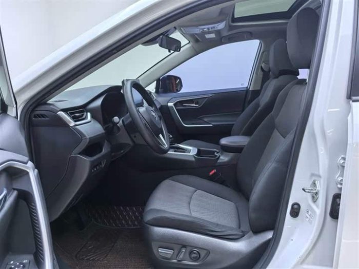 RAV4 Rongfang 2021 2.0L CVT 2WD Fashion Edition, Июнь 2021 г., пробег 49200 км. (Б/у) Передний — изображение 5