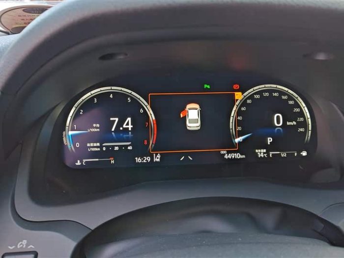Camry 2021 2.5Q Flagship Edition, Июнь 2021 г., пробег 44900 км. (Б/у) Передний — изображение 6
