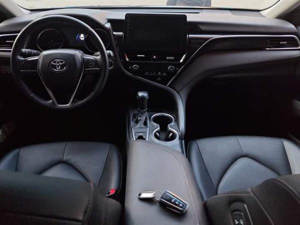 Camry 2021 2.0G Luxury Edition, Июнь 2022 г., пробег 72800 км. (Б/у) Передний — изображение 6